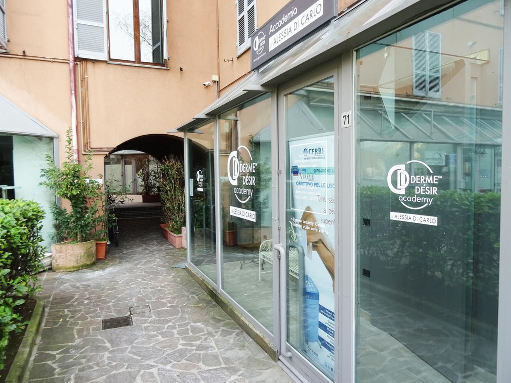 Victoria Hotels Carso Camnago Volta Екстер'єр фото