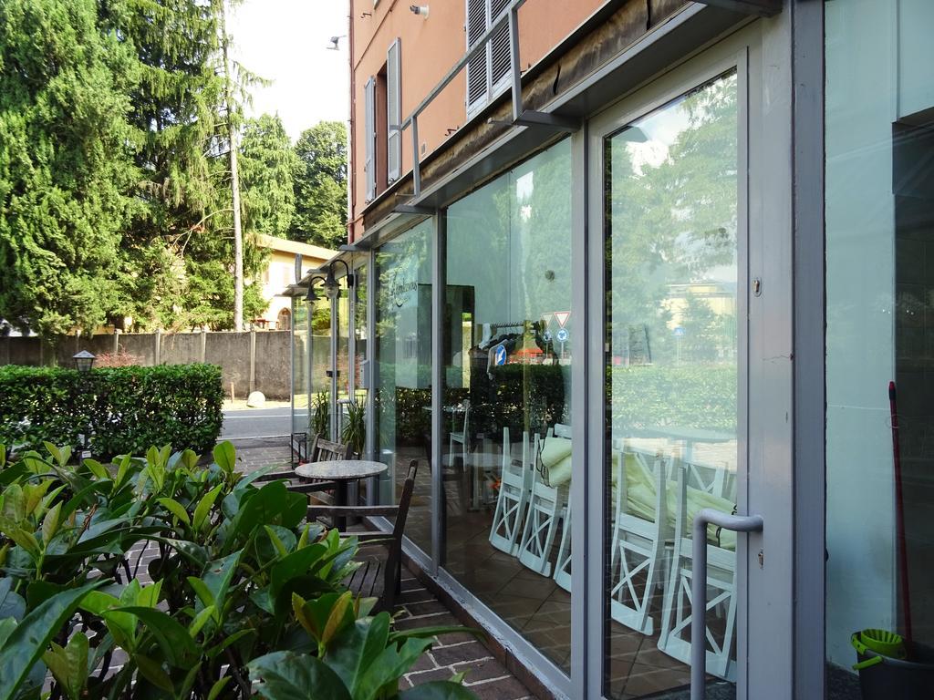 Victoria Hotels Carso Camnago Volta Екстер'єр фото